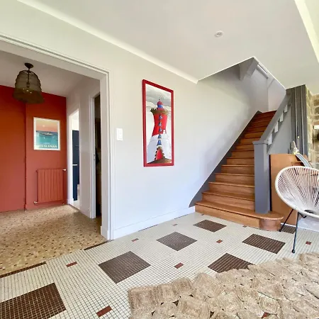 Villa Superbe Vue Sur Mer, Corniche De La *